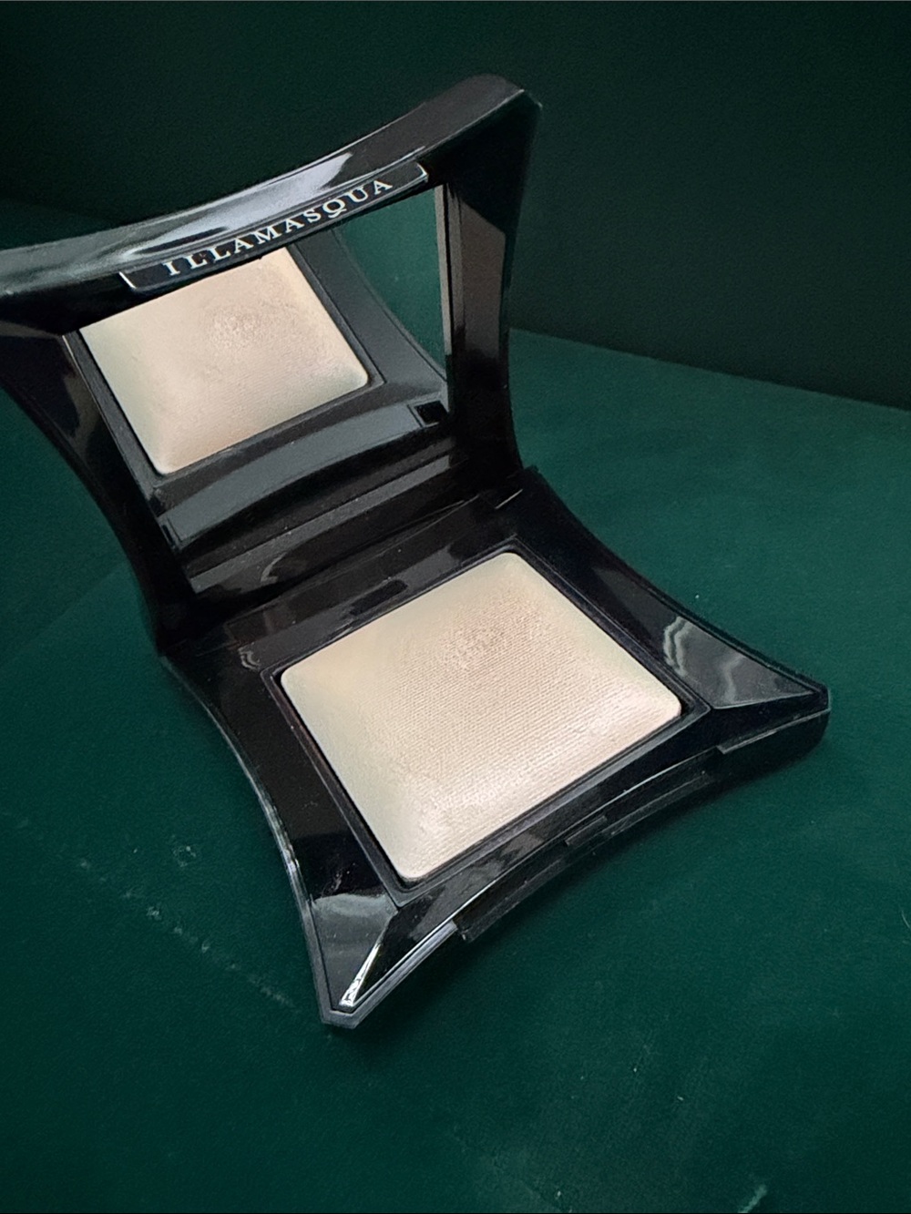 Illamasqua Powder Highlighter in Daze